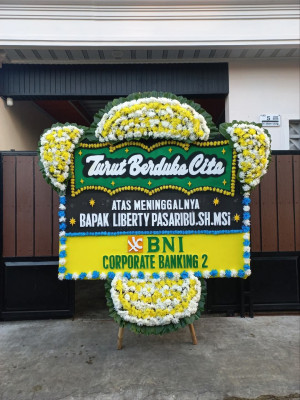 Papan Bunga Duka di Pesantren
