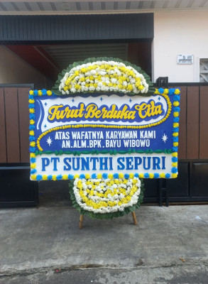 Papan Bunga Duka di Pesantren