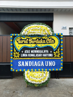 Papan Bunga Duka di Pesantren